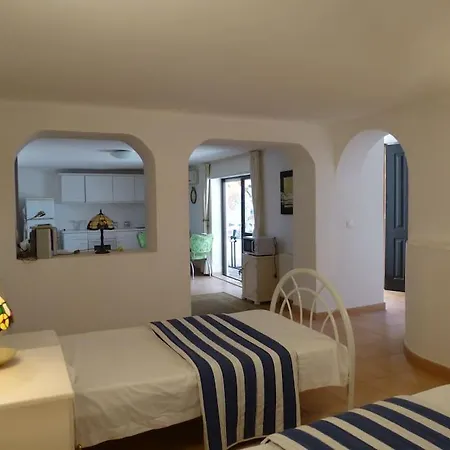 Villa Lorenzo With Tennis Court & Swimming Pool Portimão
